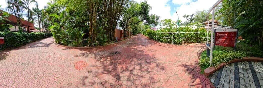 Saj Earth Resort & Convention Center , Kochi Nedumbassery Exteriör bild