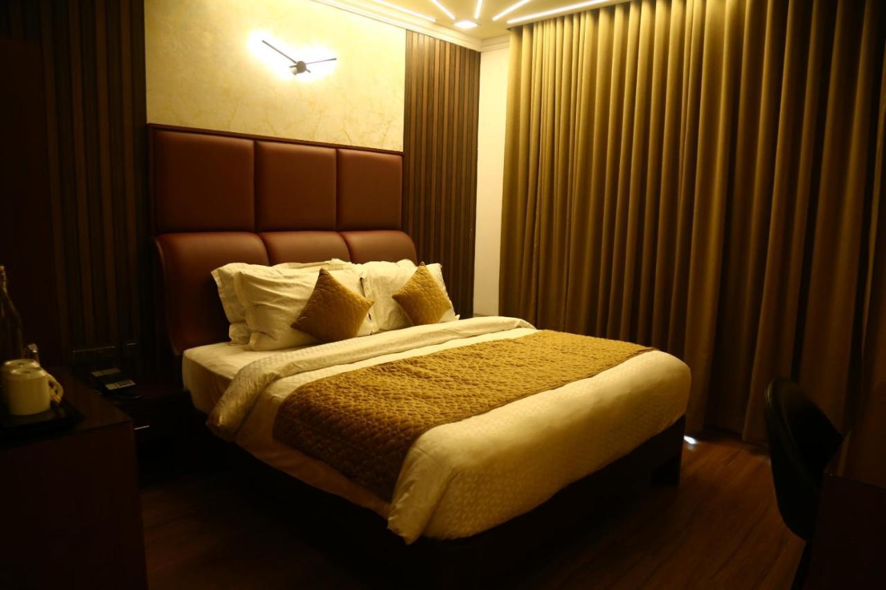Saj Earth Resort & Convention Center , Kochi Nedumbassery Exteriör bild