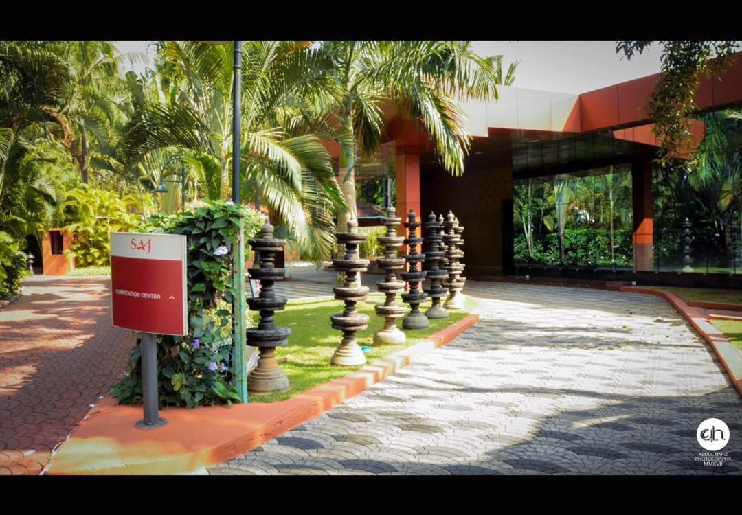 Saj Earth Resort & Convention Center , Kochi Nedumbassery Exteriör bild