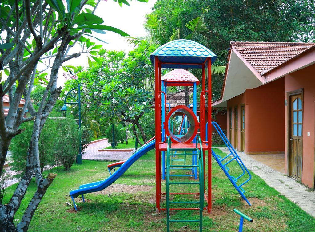 Saj Earth Resort & Convention Center , Kochi Nedumbassery Exteriör bild