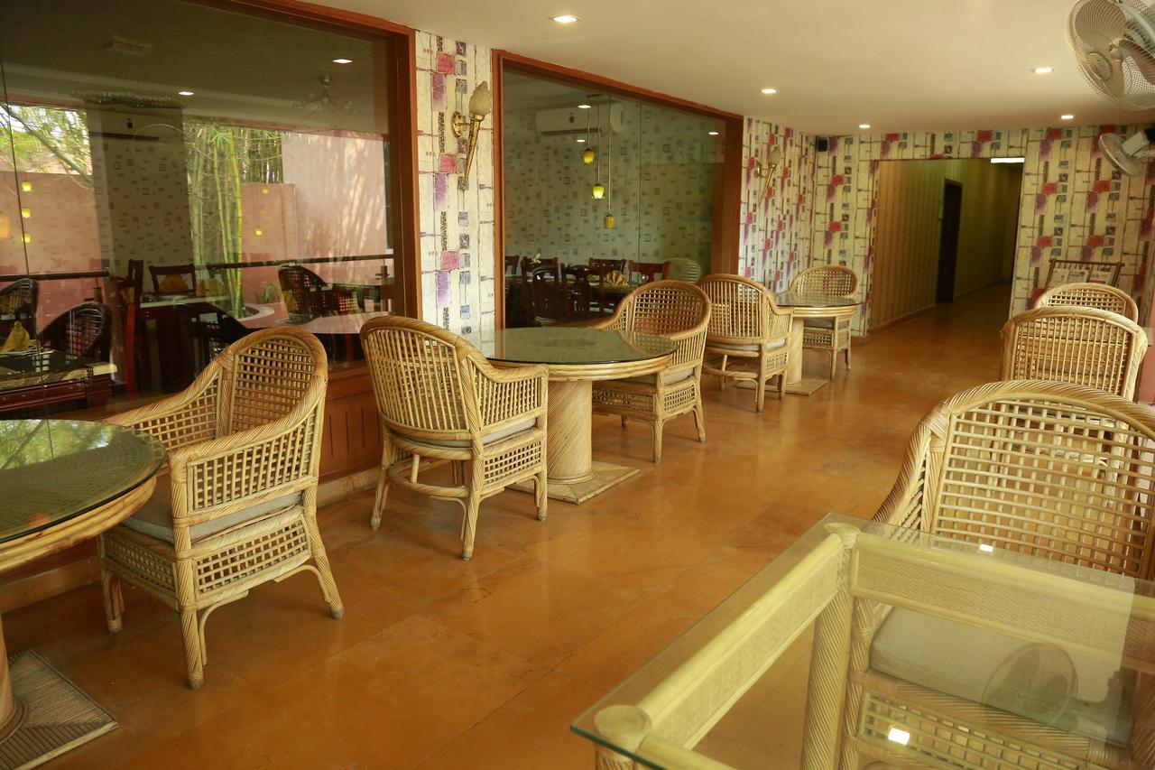 Saj Earth Resort & Convention Center , Kochi Nedumbassery Exteriör bild