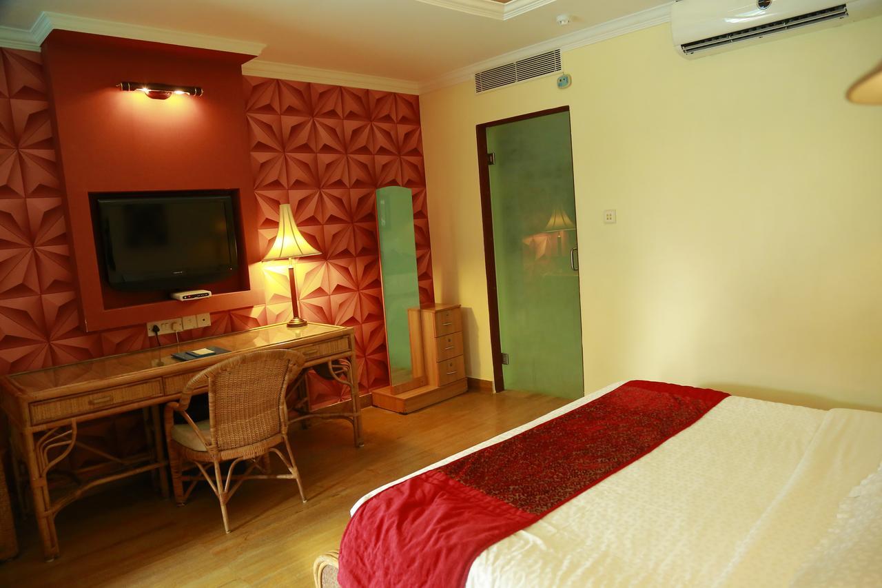 Saj Earth Resort & Convention Center , Kochi Nedumbassery Exteriör bild