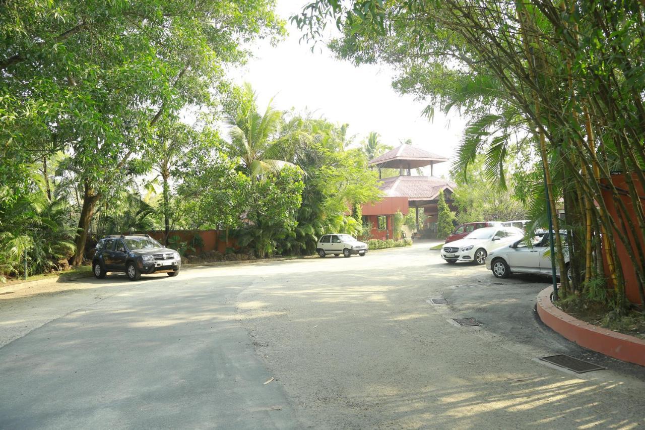 Saj Earth Resort & Convention Center , Kochi Nedumbassery Exteriör bild