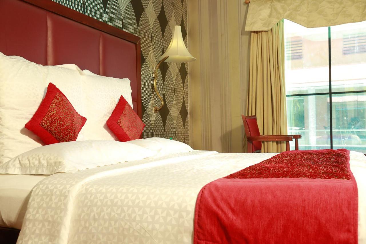 Saj Earth Resort & Convention Center , Kochi Nedumbassery Exteriör bild
