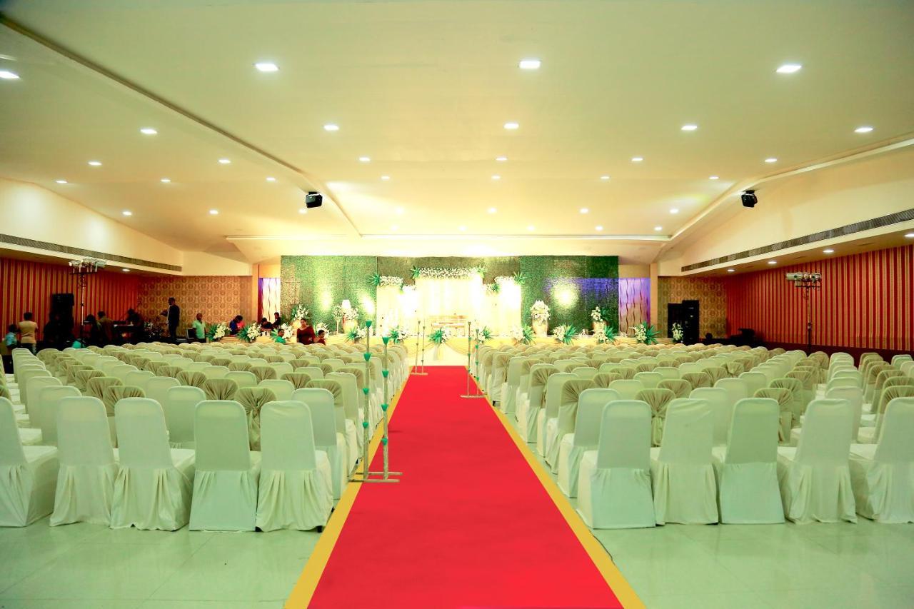 Saj Earth Resort & Convention Center , Kochi Nedumbassery Exteriör bild