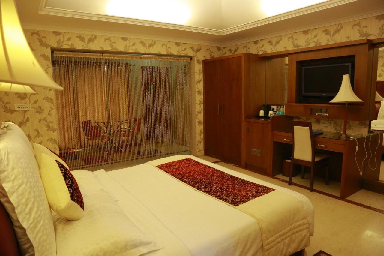 Saj Earth Resort & Convention Center , Kochi Nedumbassery Exteriör bild